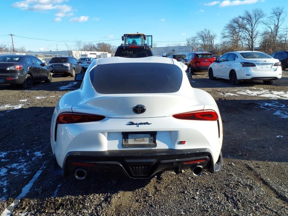 2022 Toyota GR Supra 3.0 with VIN WZ1DB0C08NW053137, listed as a IAAI auction lot 41267836 with 1 mi miles. Bid and sale history available at carsss.com. Image 16.