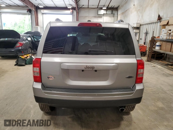 2016 Jeep Patriot Sport z VIN 1C4NJPBA5GD698402, wystawiony jako Copart lot #58601955 z przebiegiem 109 012 mil mil oraz Czysty tytuł • Clean title. Historia ofert i sprzedaży dostępna na DreamBid. Obrazek 6.