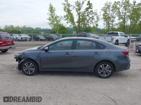 2024 Kia Forte LXS z VIN 3KPF24AD8RE754569, wystawiony jako IAAI lot #42220973 z przebiegiem 36 854 mil mil oraz . Historia ofert i sprzedaży dostępna na DreamBid. Obrazek 14.