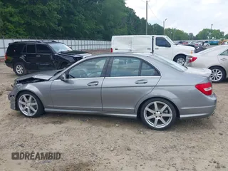 2014 Mercedes-Benz C 250 Sport z VIN WDDGF4HB6EA942040, wystawiony jako IAAI lot #42290082 z przebiegiem 91 327 mil mil oraz . Historia ofert i sprzedaży dostępna na DreamBid. Obrazek 14.