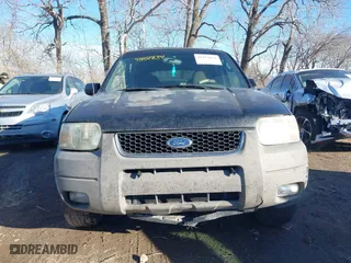 2002 Ford Escape XLT Choice with VIN 1FMYU04172KD87546, listed as a IAAI auction lot 41452834 with 241,707 mi miles. Bid and sale history available at carsss.com. Image 6.