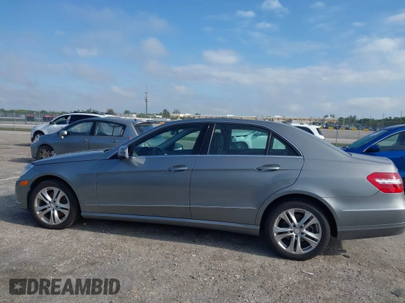 2011 Mercedes-Benz E-Class E 350 Luxury with VIN WDDHF8HB1BA485662, listed as a IAAI auction lot 41978098 with 28,765 mi miles. Bid and sale history available at carsss.com. Image 14.
