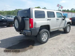 2007 Hummer H3 SUV z VIN 5GTDN13E178220977, wystawiony jako IAAI lot #42103127 z przebiegiem 121 449 mil mil oraz . Historia ofert i sprzedaży dostępna na DreamBid. Obrazek 4.