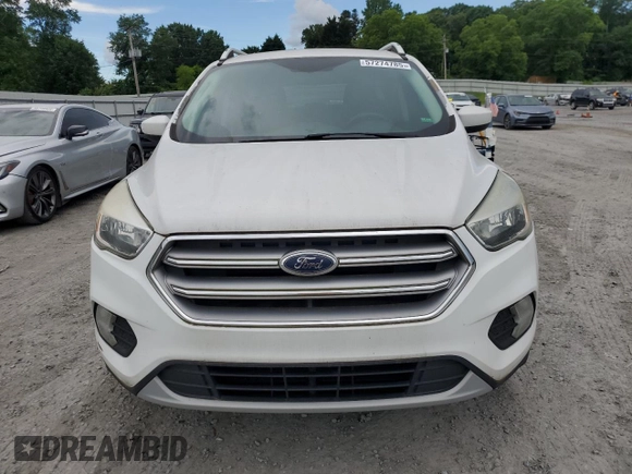 2017 Ford Escape SE z VIN 1FMCU0G99HUA75866, wystawiony jako Copart lot #57274785 z przebiegiem 132 874 mil mil oraz Czysty tytuł • Clean title. Historia ofert i sprzedaży dostępna na DreamBid. Obrazek 5.