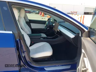 2020 Tesla Model 3 Performance z VIN 5YJ3E1EC7LF641918, wystawiony jako IAAI lot #41984261 z przebiegiem 50 202 mil mil oraz . Historia ofert i sprzedaży dostępna na DreamBid. Obrazek 5.
