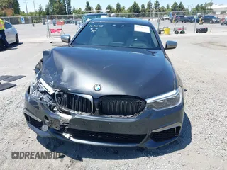2020 BMW 5 Series M550i xDrive z VIN WBAJS7C07LBN96264, wystawiony jako IAAI lot #42478429 z przebiegiem 46 035 mil mil oraz . Historia ofert i sprzedaży dostępna na DreamBid. Obrazek 11.
