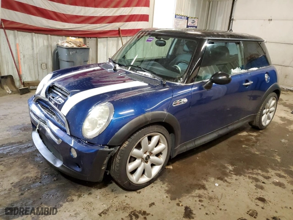 2004 MINI Cooper Hardtop S with VIN WMWRE33414TD83993, listed as a Copart auction lot 41649705 with 132,218 mi miles and Salvage Title. Bid and sale history available at carsss.com. Image 1.