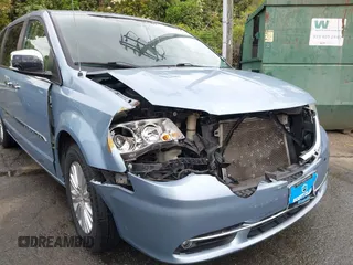 2013 Chrysler Town & Country Limited with VIN 2C4RC1GG5DR571731, listed as a IAAI auction lot 42028807 with 155,875 mi miles. Bid and sale history available at carsss.com. Image 6.