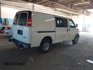 2021 GMC Savana Cargo z VIN 1GTW7AFP2M1189251, wystawiony jako IAAI lot #41644932 z przebiegiem 82 321 mil mil oraz . Historia ofert i sprzedaży dostępna na DreamBid. Obrazek 4.
