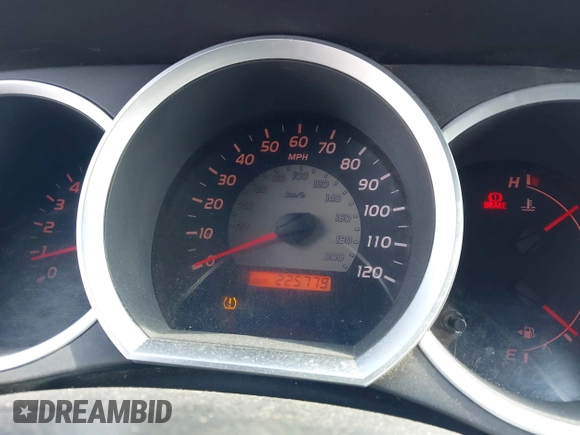 2006 Toyota Tacoma z VIN 5TELU42N06Z154198, wystawiony jako IAAI lot #42032985 z przebiegiem 225 779 mil mil oraz . Historia ofert i sprzedaży dostępna na DreamBid. Obrazek 7.