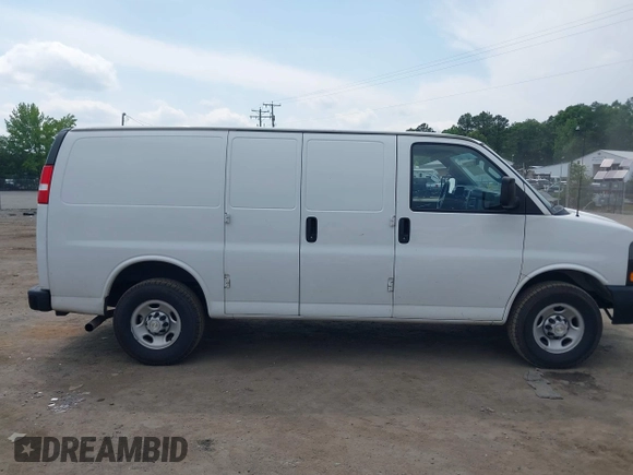 2021 Chevrolet Express Cargo z VIN 1GCWGAFP6M1206374, wystawiony jako IAAI lot #42451400 z przebiegiem 118 252 mil mil oraz . Historia ofert i sprzedaży dostępna na DreamBid. Obrazek 13.