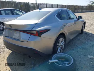 2022 Lexus IS 300 z VIN JTHAA1D21N5119879, wystawiony jako IAAI lot #42037999 z przebiegiem 41 416 mil mil oraz . Historia ofert i sprzedaży dostępna na DreamBid. Obrazek 4.