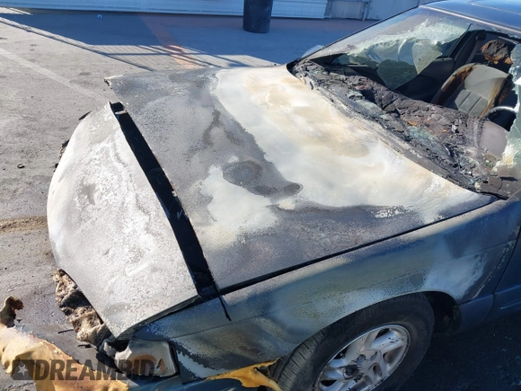 1997 Ford Thunderbird LX z VIN 1FALP62W4VH115924, wystawiony jako IAAI lot #41251348 z przebiegiem Nie podano mil oraz . Historia ofert i sprzedaży dostępna na DreamBid. Obrazek 6.