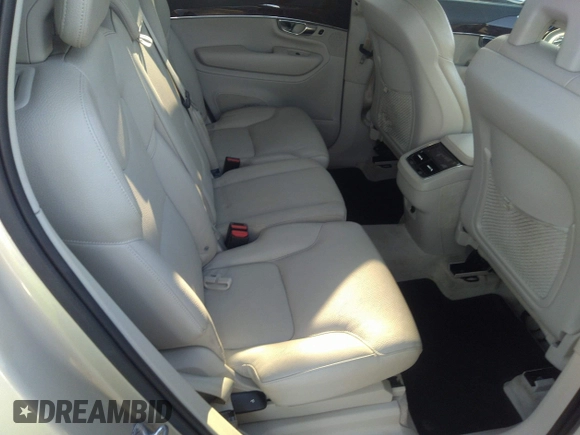 2016 Volvo XC90 T6 Momentum with VIN YV4A22PK7G1034763, listed as a IAAI auction lot 41590080 with 132,508 mi miles. Bid and sale history available at carsss.com. Image 8.