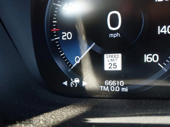 2019 Volvo XC60 Momentum with VIN LYVA22RK0KB306636, listed as a IAAI auction lot 41539565 with 66,610 mi miles. Bid and sale history available at carsss.com. Image 15.