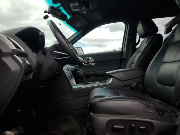 2014 Ford Explorer XLT с VIN 1FM5K7D86EGB69698, выставлен на аукционе Copart как лот 61726995 с пробегом 149 700 миль миль и Списание • Salvage title. История ставок и продаж доступна на DreamBid. Изображение 7.