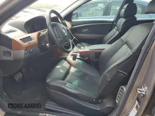 2005 BMW 7 Series 745Li z VIN WBAGN63535DS60710, wystawiony jako Copart lot #58921295 z przebiegiem 94 748 mil mil oraz Szkoda całkowita • Salvage title. Historia ofert i sprzedaży dostępna na DreamBid. Obrazek 7.