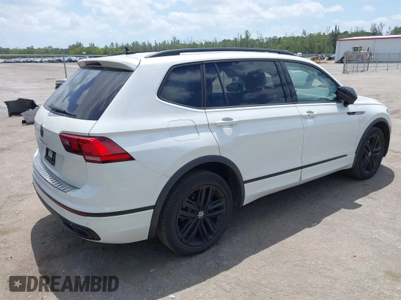 2022 Volkswagen Tiguan SE R-Line Black z VIN 3VVCB7AX5NM138604, wystawiony jako IAAI lot #42104933 z przebiegiem 31 489 mil mil oraz . Historia ofert i sprzedaży dostępna na DreamBid. Obrazek 4.