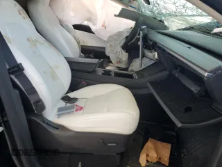 2022 Tesla Model Y Performance z VIN 7SAYGDEF2NF448013, wystawiony jako Copart lot #52323435 z przebiegiem Nie podano mil oraz Nie do naprawy. Historia ofert i sprzedaży dostępna na DreamBid. Obrazek 7.