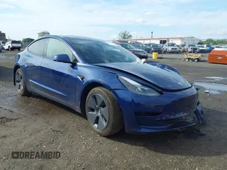 2022 Tesla Model 3 Long Range z VIN 5YJ3E1EB2NF193808, wystawiony jako IAAI lot #42281993 z przebiegiem 40 340 mil mil oraz . Historia ofert i sprzedaży dostępna na DreamBid. Obrazek 1.