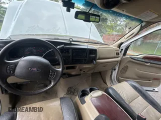 2005 Ford Excursion Eddie Bauer z VIN 1FMNU45S55ED43971, wystawiony jako Copart lot #62346055 z przebiegiem 216 668 mil mil oraz Czysty tytuł • Clean title. Historia ofert i sprzedaży dostępna na DreamBid. Obrazek 9.