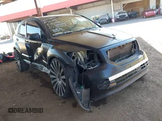 2010 Dodge Caliber SXT z VIN 1B3CB4HA3AD612829, wystawiony jako IAAI lot #42303635 z przebiegiem 230 191 mil mil oraz . Historia ofert i sprzedaży dostępna na DreamBid. Obrazek 1.
