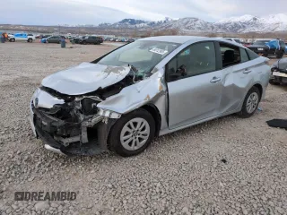 2017 Toyota Prius Two z VIN JTDKBRFUXH3579915, wystawiony jako Copart lot #49312995 z przebiegiem 117 884 mil mil oraz Szkoda całkowita • Salvage title. Historia ofert i sprzedaży dostępna na DreamBid. Obrazek 1.