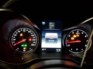 2018 Mercedes-Benz C 300 z VIN WDDWJ4KB0JF660122, wystawiony jako Copart lot #51083175 z przebiegiem 85 388 mil mil oraz Szkoda całkowita • Salvage title. Historia ofert i sprzedaży dostępna na DreamBid. Obrazek 9.