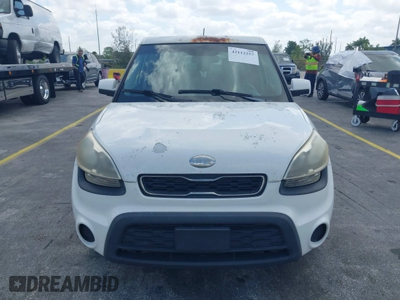 2013 Kia Soul with VIN KNDJT2A50D7568070, listed as a IAAI auction lot 42112257 with 175,207 mi miles. Bid and sale history available at carsss.com. Image 6.