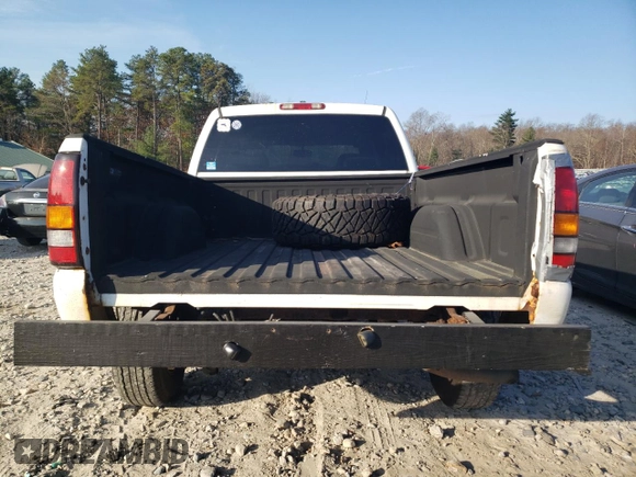 2007 GMC Sierra 1500HD SLE z VIN 1GTGK13U97F142349, wystawiony jako Copart lot #79495514 z przebiegiem 194 916 mil mil oraz Czysty tytuł • Clean title. Historia ofert i sprzedaży dostępna na DreamBid. Obrazek 6.