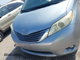 2011 Toyota Sienna XLE AAS with VIN 5TDYK3DC3BS007690, listed as a IAAI auction lot 42044640 with 253,359 mi miles. Bid and sale history available at carsss.com. Image 12.