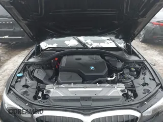 2020 BMW 3 Series 330i xDrive with VIN 3MW5R7J02L8B27598, listed as a IAAI auction lot 41525541 with 32,253 mi miles. Bid and sale history available at carsss.com. Image 10.