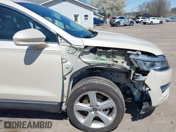2018 Lincoln MKC Premiere with VIN 5LMCJ1C9XJUL03767, listed as a IAAI auction lot 42055927 with 39,718 mi miles and . Bid and sale history available at DreamBid. Image 18.