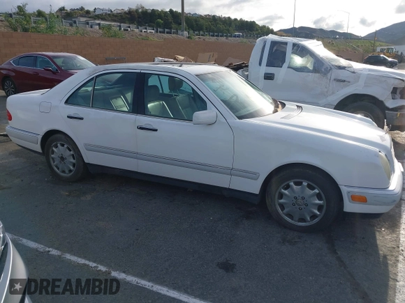1997 Mercedes-Benz E-Class with VIN WDBJF55F8VJ031834, listed as a IAAI auction lot 41901306 with 1 mi miles. Bid and sale history available at carsss.com. Image 13.