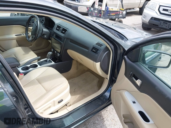 2010 Mercury Milan Premier with VIN 3MEHM0JA7AR639300, listed as a IAAI auction lot 42087582 with 229,400 mi miles. Bid and sale history available at carsss.com. Image 5.