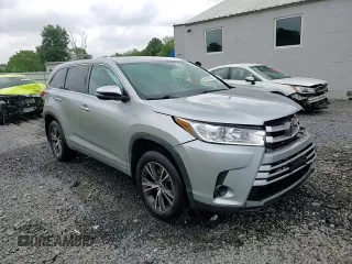 2018 Toyota Highlander LE with VIN 5TDBZRFH0JS841346, listed as a Copart auction lot 58398885 with 61,935 mi miles and Salvage title. Bid and sale history available at DreamBid. Image 15.