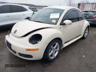 2009 Volkswagen New Beetle Coupe S with VIN 3VWPW31C99M517361, listed as a IAAI auction lot 41559162 with 105,707 mi miles. Bid and sale history available at carsss.com. Image 2.