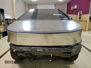 2024 Tesla Cybertruck z VIN 7G2CEHED8RA013046, wystawiony jako Copart lot #79999264 z przebiegiem Nie podano mil oraz Szkody całkowita. Historia ofert i sprzedaży dostępna na DreamBid. Obrazek 5.