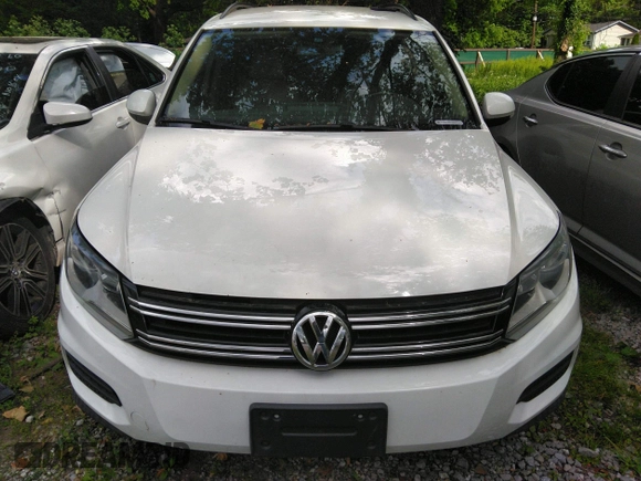 2016 Volkswagen Tiguan R-Line with VIN WVGBV7AX1GW003636, listed as a IAAI auction lot 42182478 with 137,437 mi miles and . Bid and sale history available at DreamBid. Image 12.