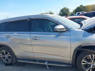 2016 Toyota Highlander XLE z VIN 5TDJKRFH1GS285752, wystawiony jako IAAI lot #40977219 z przebiegiem 139 773 mil mil oraz . Historia ofert i sprzedaży dostępna na DreamBid. Obrazek 13.