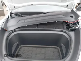 2025 Tesla Model Y Long Range z VIN 7SAYGDED9SA357876, wystawiony jako IAAI lot #41555227 z przebiegiem 1 600 mil mil oraz . Historia ofert i sprzedaży dostępna na DreamBid. Obrazek 10.