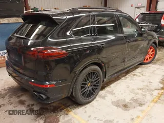 2016 Porsche Cayenne GTS z VIN WP1AD2A29GLA72438, wystawiony jako IAAI lot #41279805 z przebiegiem 29 769 mil mil oraz . Historia ofert i sprzedaży dostępna na DreamBid. Obrazek 4.