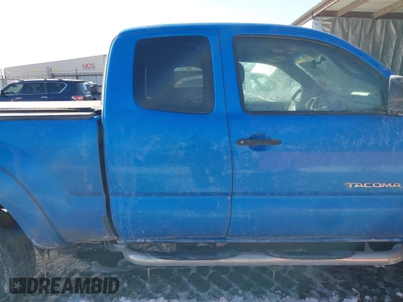 2008 Toyota Tacoma PreRunner with VIN 5TETU62N88Z592529, listed as a IAAI auction lot 41628653 with 225,946 mi miles. Bid and sale history available at carsss.com. Image 13.