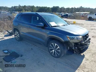 2024 Volkswagen Taos SE z VIN 3VVSX7B29RM102968, wystawiony jako IAAI lot #41265442 z przebiegiem 445 mil mil oraz . Historia ofert i sprzedaży dostępna na DreamBid. Obrazek 1.