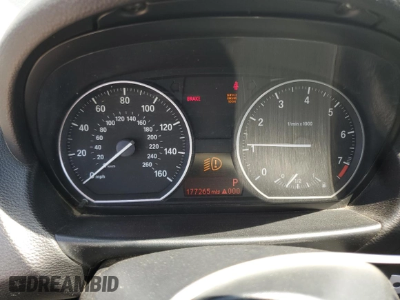 2011 BMW 1 Series 128i z VIN WBAUP9C56BVL89593, wystawiony jako Copart lot #57332945 z przebiegiem 177 265 mil mil oraz Szkody całkowita. Historia ofert i sprzedaży dostępna na DreamBid. Obrazek 9.