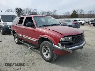 2001 Chevrolet Blazer LT with VIN 1GNCS13W11K260613, listed as a Copart auction lot 42402085 with 205,229 mi miles and Salvage title. Bid and sale history available at DreamBid. Image 4.