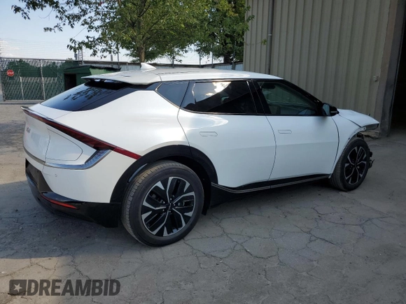 2024 Kia EV6 Wind with VIN KNDC34LA5R5192225, listed as a Copart auction lot 71233614 with 12,577 mi miles and Clean Title. Bid and sale history available at carsss.com. Image 3.