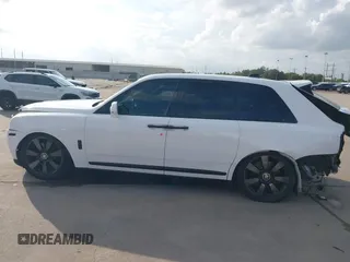 2020 Rolls-Royce Cullinan z VIN SLATV4C05LU200555, wystawiony jako IAAI lot #40801902 z przebiegiem 30 397 mil mil oraz . Historia ofert i sprzedaży dostępna na DreamBid. Obrazek 15.