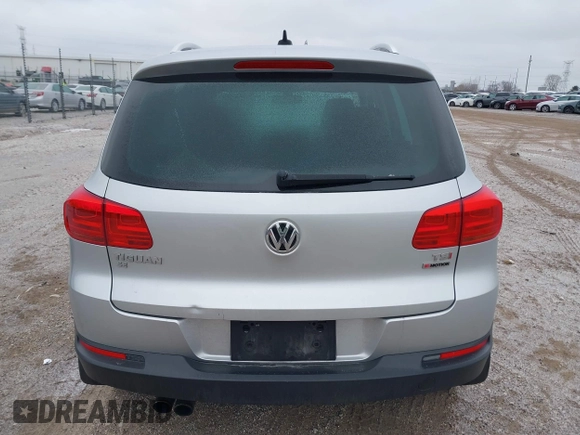 2016 Volkswagen Tiguan SEL z VIN WVGBV7AX3GW594729, wystawiony jako IAAI lot #41233805 z przebiegiem 92 997 mil mil oraz . Historia ofert i sprzedaży dostępna na DreamBid. Obrazek 16.
