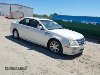 2008 Cadillac STS RWD z VIN 1G6DZ67A380167671, wystawiony jako IAAI lot #42032300 z przebiegiem 224 143 mil mil oraz . Historia ofert i sprzedaży dostępna na DreamBid. Obrazek 1.